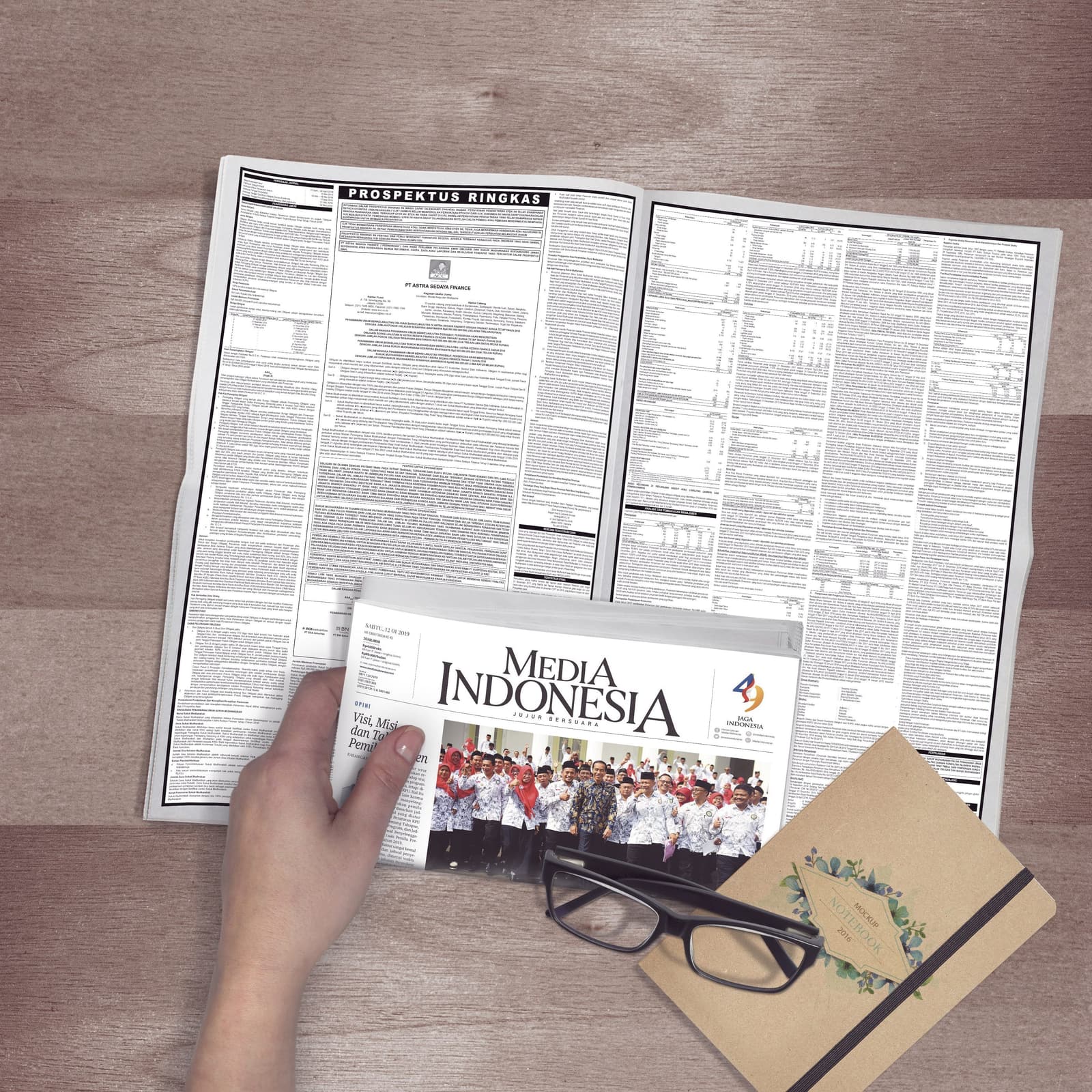 Prospektus ringkas Astra Sedaya Finance dalam format centerspread